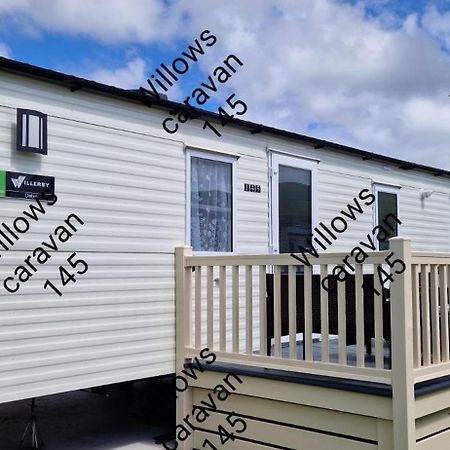Willows Caravan 145 Llanddwywe Buitenkant foto