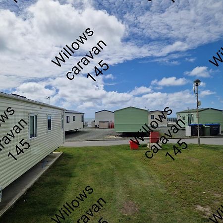 Willows Caravan 145 Llanddwywe Buitenkant foto
