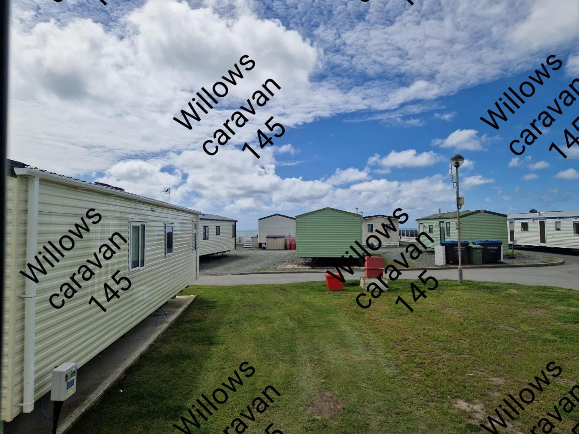 Willows Caravan 145 Llanddwywe Buitenkant foto