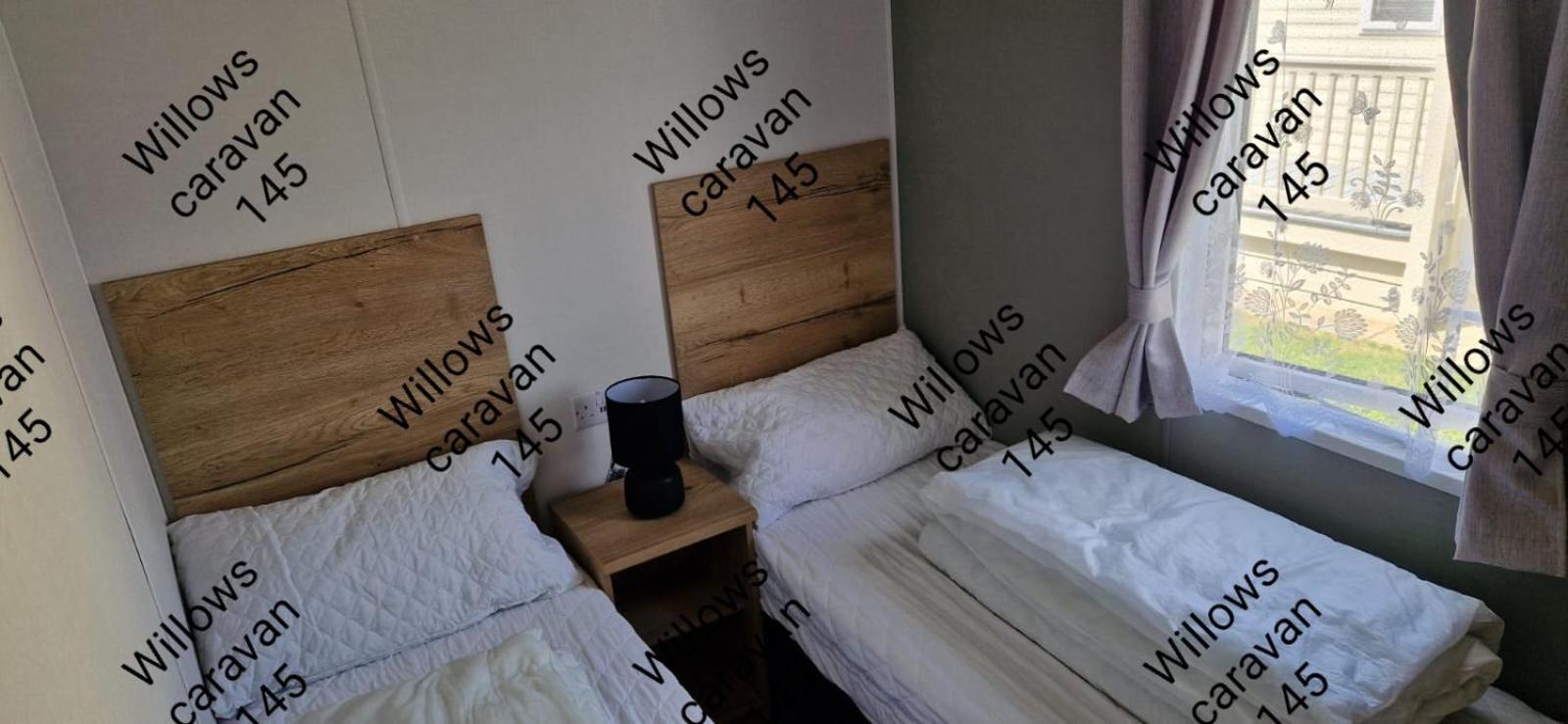 Willows Caravan 145 Llanddwywe Buitenkant foto